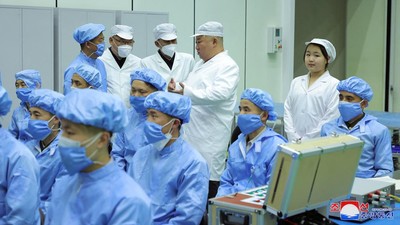 Momen Kim Jong Un Ajak Putrinya Melihat Pusat Satelit Pengintai Korut