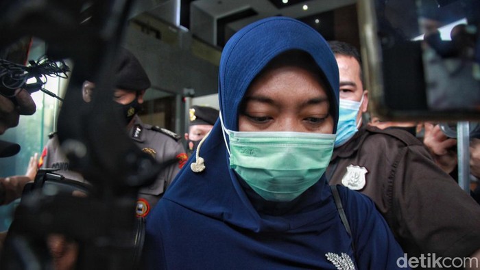 Momen Wagub Lampung Dimintai Keterangan 4 Jam Oleh KPK Wagub Lampung Chusnunia Chalim jalani klarifikasi terkait Laporan Harta Kekayaan Penyelenggara Negara (LHKPN) di KPK. Chusnunia dimintai klarifikasi selama 4 jam.