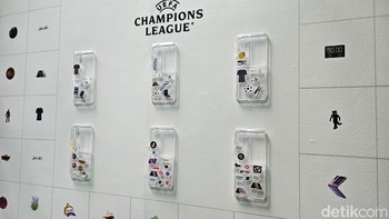 Selain itu pengunjung bisa mendapatikan case dengan stiker dari UCL, KitKat atau Guardian of The Galaxy. Foto: Adi Fida Rahman/detikINET