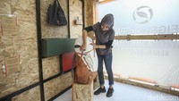 Produk seperti tas carrier Eiger Ecosavier 45L ini memiliki kandungan 50 botol plastik daur ulang dan menggunakan frame bambu.