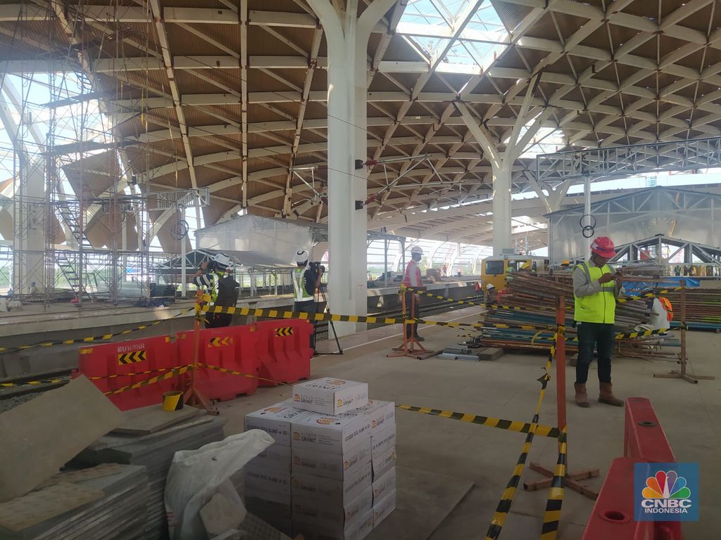 Peron stasiun KA Cepat Halim. (CNBC Indonesia/Martya Rizki)
