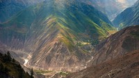 Yarlung Zangbo Grand Canyon merupakan ngarai terdalam yang ada di seluruh dunia. (Leisa Tyler/LightRocket via Getty Images)  