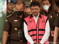 Jokowi Resmi Berhentikan Johnny G Plate sebagai Menkominfo
