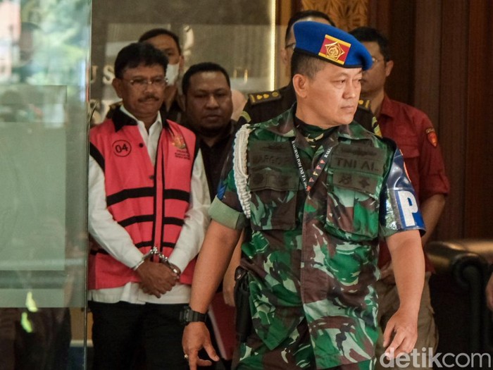 Menteri Komunikasi dan Informatika, Johnny G Plate ditahan Kejagung. Johnny ditahan terkait kasus dugaan korupsi proyek BTS yang diduga merugikan negara Rp 8 triliun, Rabu (17/5/2023).