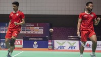 Pramudya Kusumawardana dan Yeremia Erich Yoche berhasil meraih medali emas seusai mengalahkan tim ganda putra Thailand dengan skor 21-17 dan 21-19.