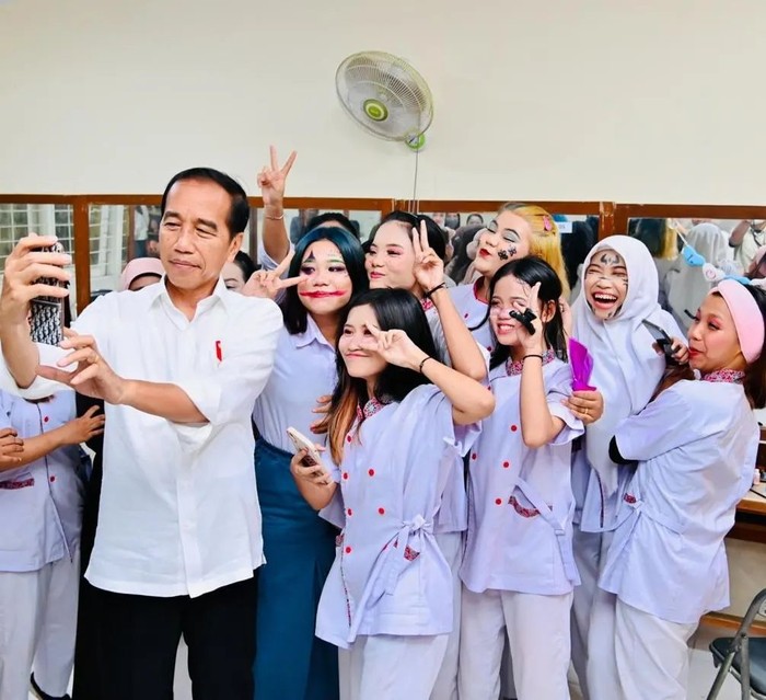 Presiden Jokowi mengunjungi SMKN 4 Kota Jambi