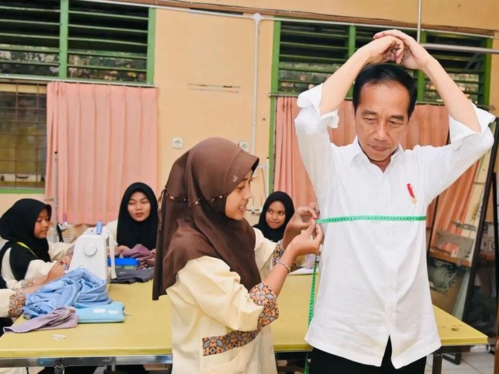 Presiden Jokowi minta dibikinkan baju oleh siswa SMKN 4 Kota Jambi