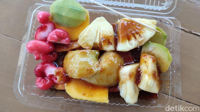 Rujak Buah Mang Dani di Ciamis