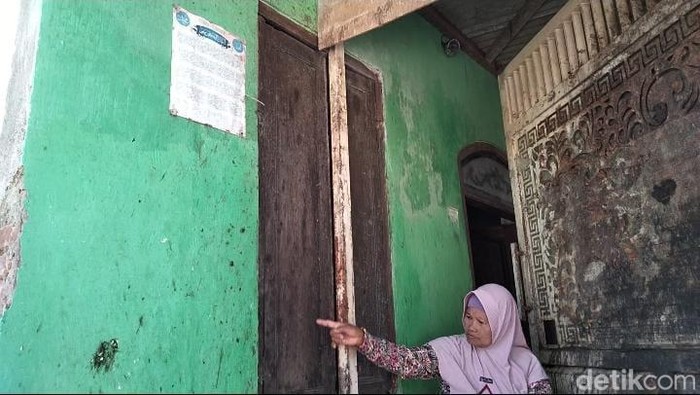 Rumah Wiwik yang setiap hari disiram kencing hingga tinja oleh Masriah