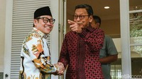 Cak Imin dan Boediono kompak mengenakan pakaian batik.