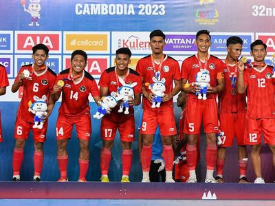 Senyum Ceria Garuda Muda dengan Medali Emas