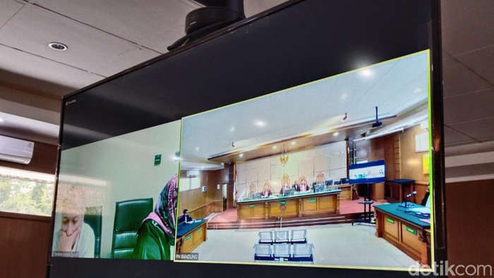 Sidang kasus suap hakim MA.
