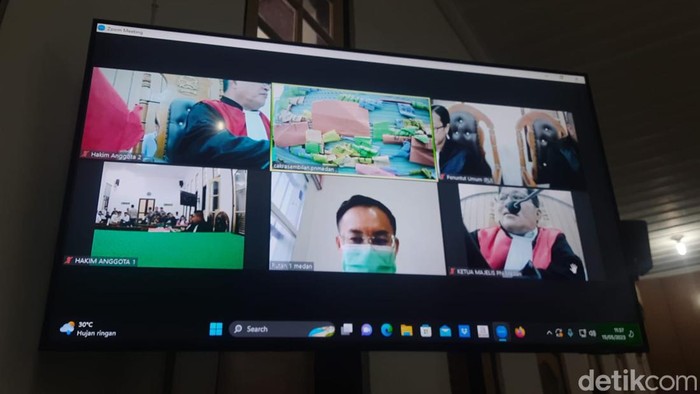 Sidang lanjutan bos judi online Apin BK di PN Medan. (Radja Malo/detikSumut)
