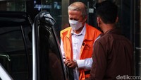 Dalam persidangan ini, Sudrajad meminta dibebaskan dari seluruh dakwaan penerimaan suap atas pengurusan kasasi kepailitan KSP Intidana di Mahkamah Agung (MA). Dia juga berbicara soal isu lobi toilet.