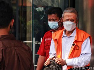 Beda Nasib Dua Hakim Agung di Skandal Suap MA