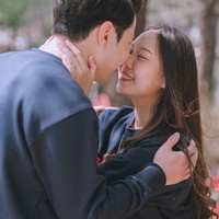 Melalui akun Instagram pribadinya Sisca Kohl dan Jess No Limit membagikan momen keduanya saat tengah berkunjung ke Korea. Ketika tengah berada di sana, Sisca dan Jess No Limit juga mengumumkan kabar bahagia perihal kehamilannya melalui media sosial. Foto: Instagram/@siscakohl