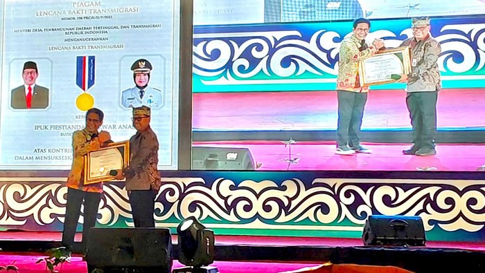 Sukseskan Program Transmingrasi Nasional, Banyuwangi Terima Penghargaan