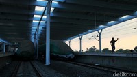 Sementara itu, waktu tempuh KCJB dari stasiun Halim menuju Tegalluar estimasinya sekitar 48 menit, sudah termasuk waktu untuk naik dan turunnya penumpang. 