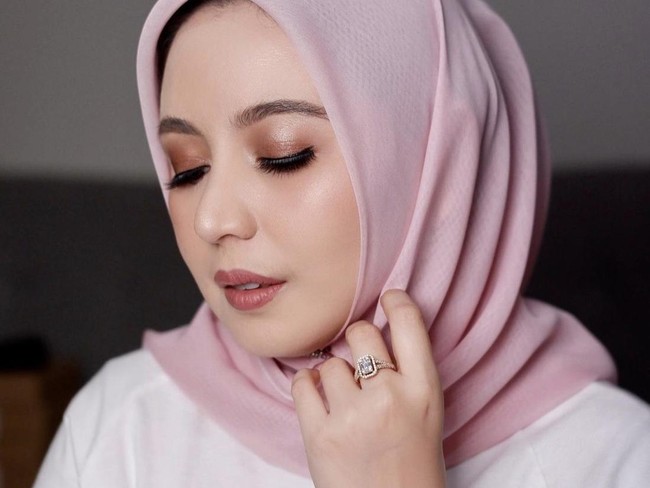 Tips memilih dan menggunakan cushion yang tepat agar hasil makeup flawless ala Sarah Sofyan