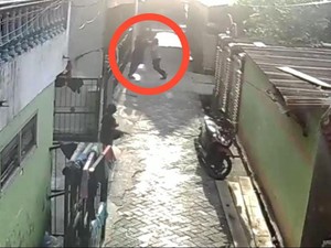 Pria Ketua RT di Makassar Aniaya Wanita, Ngaku Kesal Istri-Anaknya Dihina