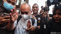 Maulan Aklil juga melaporkan kepemilikan aset berupa satu mobil senilai Rp 220.000.000. Dia juga memiliki kas dan setara kas mencapai Rp 55.212.373.  
