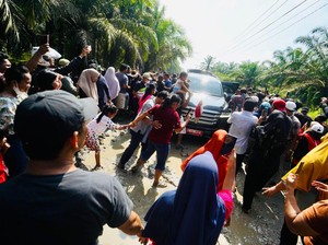Jokowi ke Labura, Mobil Indonesia 1 Jadi Tempat Selfie Warga