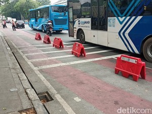 Area Depan Masjid Istiqlal Kini Steril dari Parkir Liar Rp 10 Ribu