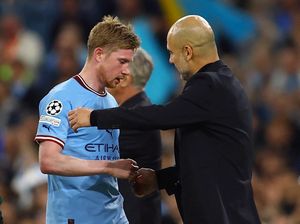 Guardiola Ingin De Bruyne Pensiun di Man City