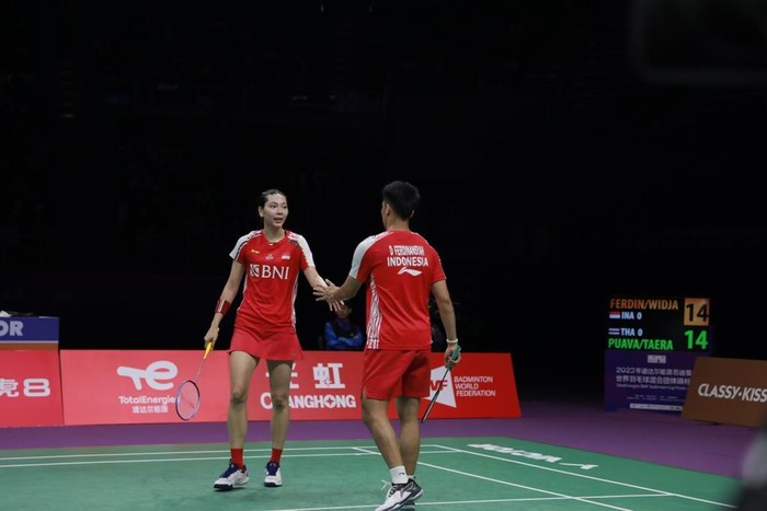 Dejan Ferdinansyah/Gloria Emanuelle Widjaja