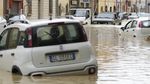Deretan Mobil yang Jadi Korban Banjir di Italia