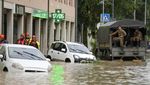 Deretan Mobil yang Jadi Korban Banjir di Italia