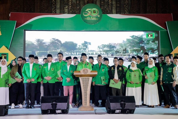 Partai Persatuan Pembangunan (PPP) mampu menaikkan elektabilitasnya dan menembus ambang batas parlemen 4,1 persen berdasarkan hasil survei terbaru.