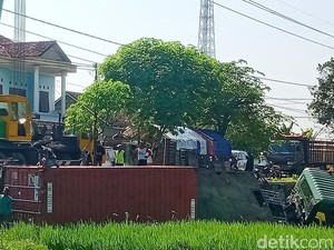 Evakuasi Truk Terguling di Klaten, Jalur Pakis-Daleman Dialihkan Sementara