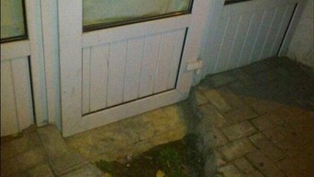 Posisi pintu lebih rendah. Foto: Boredpanda