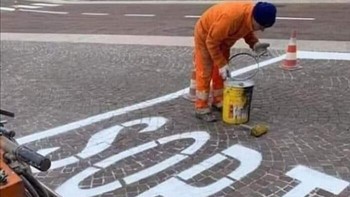 Alihalih Stop malah Spot. Foto: Boredpanda