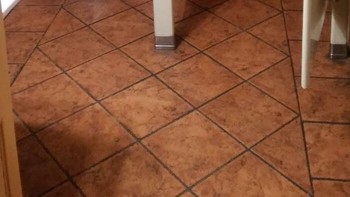 Bagian yang ditutup pintu malah urinoir. Foto: Boredpanda