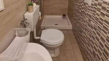 Posisi area shower yang minimalis. Foto: Boredpanda