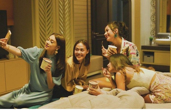 Gaya Kece Aktris Gege Elisa saat Ngopi di Jepang hingga Australia Gaya Kece Aktris Gege Elisa saat Ngopi di Jepang hingga Australia