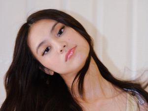 10 Potret Gege Elisa yang Lagi Jadi Sorotan