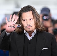 Pada Juni 2022, pengadilan mengabulkan ganti rugi sebesar US$ 10,4 juta buat Johnny setelah Amber terbukti kuat melakukan pencemaran nama baik. Namun, Amber juga mendapat kompensasi US$ 2 juta setelah melaporkan mantan suaminya atas kasus KDRT. (Foto: Mustafa Yalcin/Anadolu Agency via Getty Images)