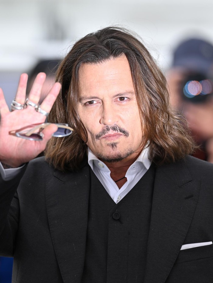 CANNES, FRANCE - MAY 17: Johnny Depp poses during a photocall for the film Jeanne du Barry at Palais des Festivals at the 76th Cannes Film Festival in Cannes, France on May 17, 2023. (Photo by Mustafa Yalcin/Anadolu Agency via Getty Images)