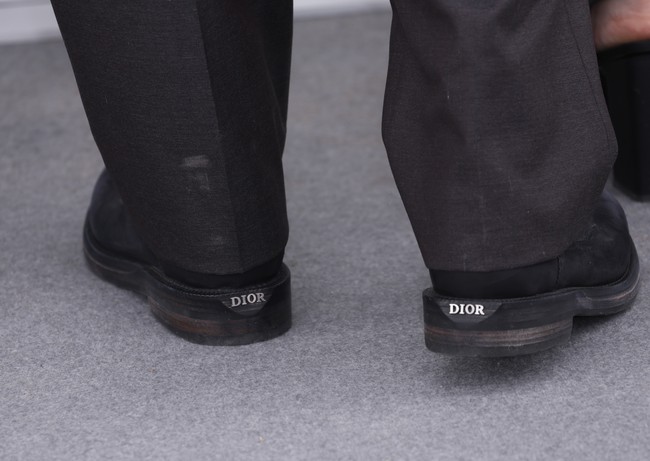 Johnny yang baru diperpanjang kontraknya sebagai bintang iklan parfum Dior Sauvage dengan bayaran US$ 20 juta juga memakai sepatu keluaran rumah mode Prancis tersebut. (Foto: Mike Marsland/WireImage)