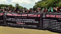 Menurut mereka yang menolak itu, kinerja Dani Ramdan tidak seperti yang diharapkan. Masyarakat belum merasakan dampak apapun terkait kesejahteraan sosial. Benarkah?
