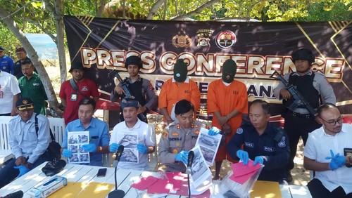 Kapolres Jembrana, AKBP I Dewa Gde Juliana saat melaksanakan pers release kasus dugaan penyelundupan hewan dilindungi di Pantai Pasir Putih, Kabupaten Buleleng, Kamis (18/5/2023). (I Putu Adi Budiastrawan/detikBali).