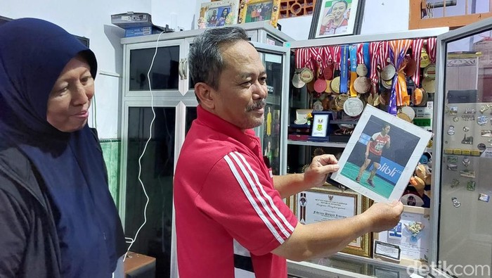 Selasa (16/5/2023), ganda putri bulutangkis Febriana Dwipuji Kusuma/Amalia Cahaya Pratiwi meraih medali emas dalam Sea Games 2023. Ada cerita unik dari keluarga di Jember.