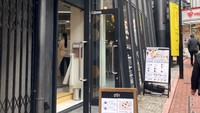 Jika pergi ke daerah Shibuya, Jepang, coba mampir ke restoran ini. Menawarkan pengalaman makan unik, di restoran Oh My Dot, kamu bisa meracik sajian mie sesuai dengan selera dengan bantuan robot. Foto: soranews24.com