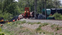 Kereta api yang mengangkut biji-bijian tergelincir di Distrik Simferopol, Krimea.