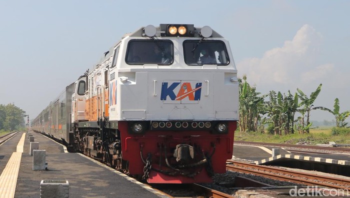 Kereta Api di Stasiun Blitar.