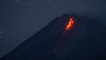 Penampakan Merapi Muntahkan Lava Pijar Tadi Malam