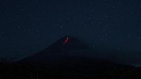 Menurut data BPPTKG periode pengamatan 17 Mei 2023 pukul 00.00 WIB-24.00 WIB telah terjadi 30 kali guguran lava pijar dengan jarak luncur maksimal 1.800 meter ke arah barat daya Kali Bebeng). 